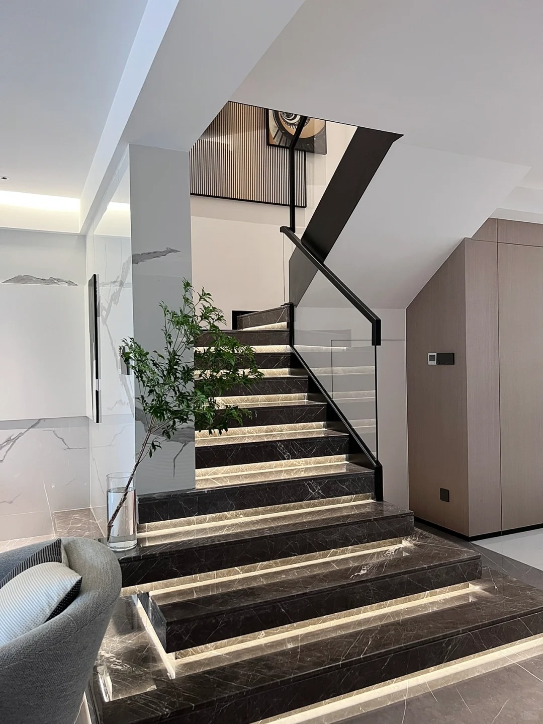 Stone Stair Tread Edge Decoration and Protection