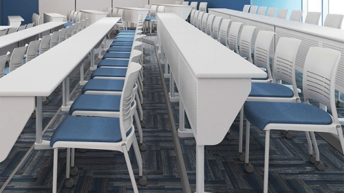 En fallstudie av trappbord och stolar i Egypten