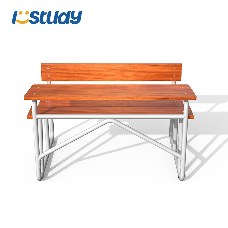 Banc de fusta de l'aula d'alumnes