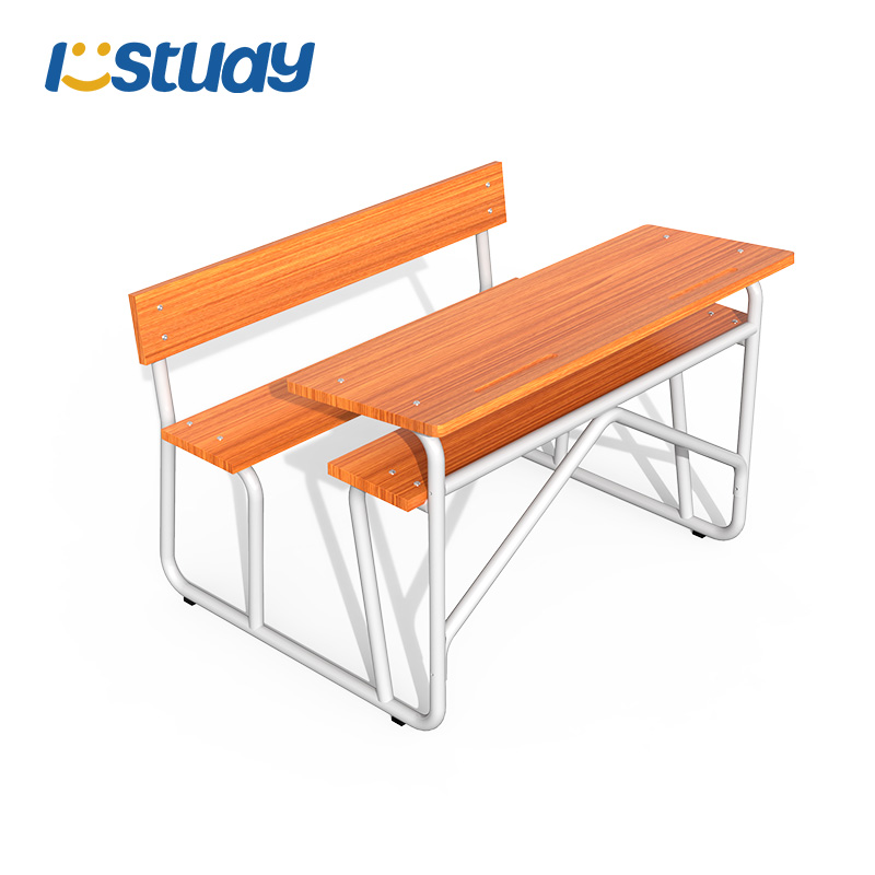 Banc de fusta de l'aula d'alumnes