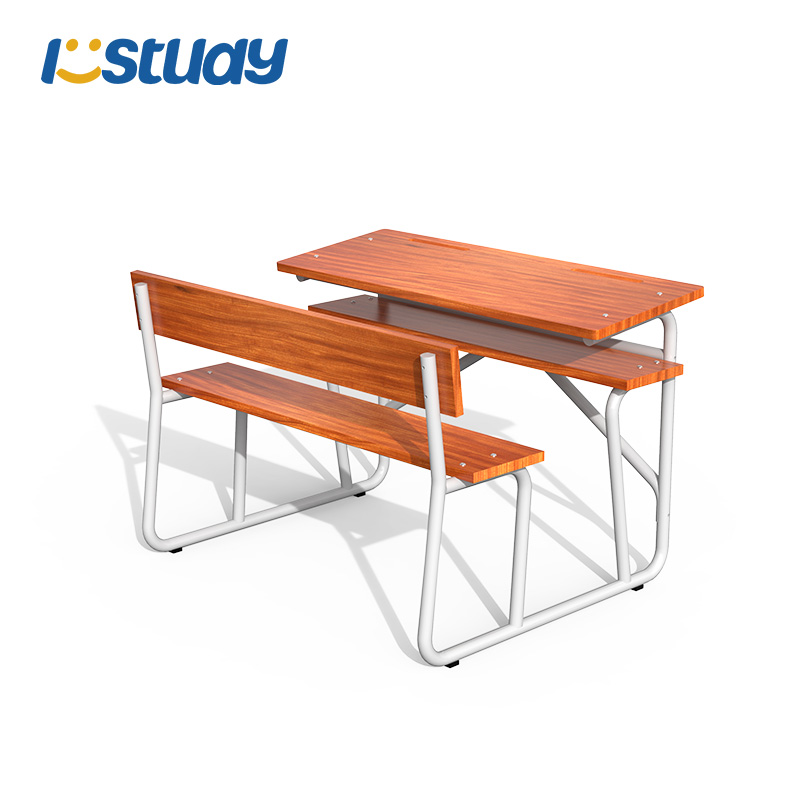 Banc de fusta de l'aula d'alumnes
