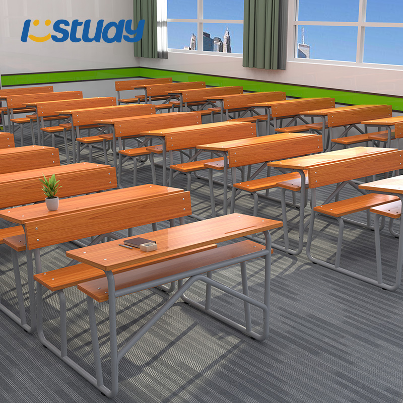 Banc de fusta de l'aula d'alumnes