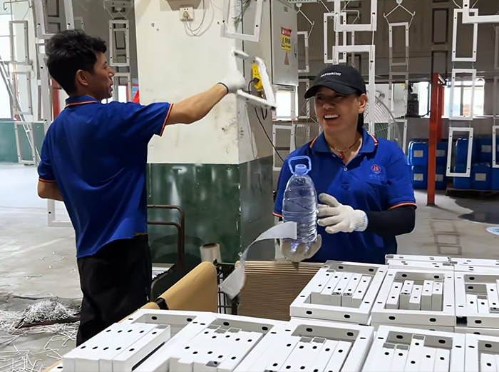 Omsorg om frontlinjeanställda — ISTUDY Furniture genomför framgångsrikt sommarkylningsinitiativ