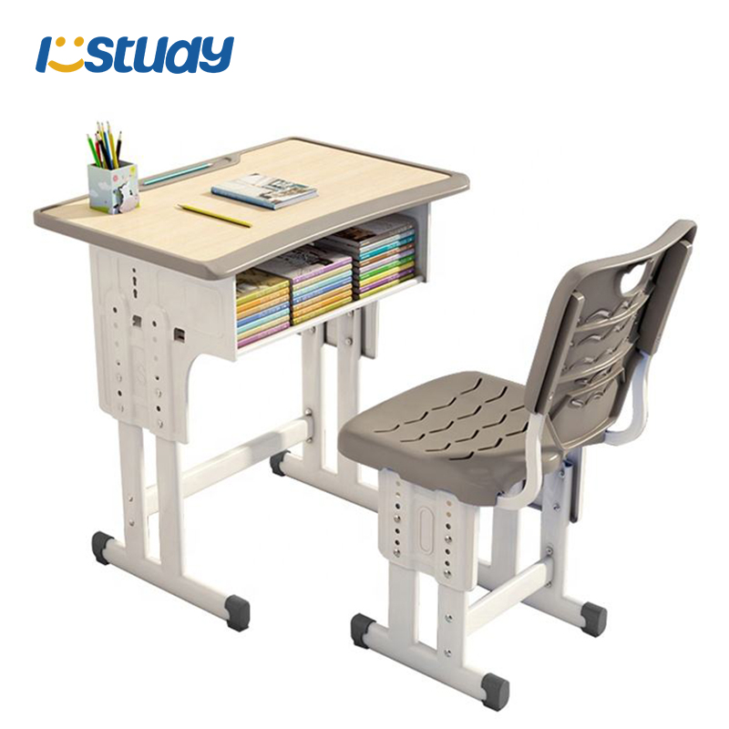 Tuoli ja työpöytä opiskelijoille