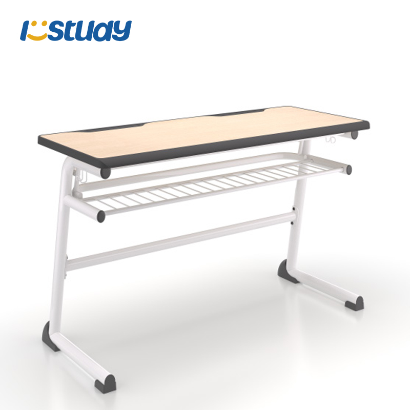 Carteira escolar para vários alunos