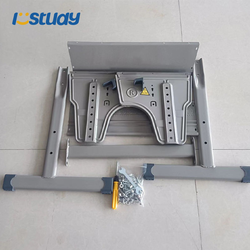 Класні парти з місцем для зберігання та пластиковими стільцями для учнів