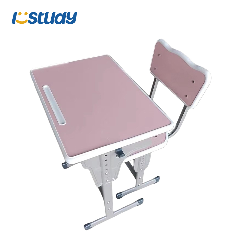 Класні парти з місцем для зберігання та пластиковими стільцями для учнів