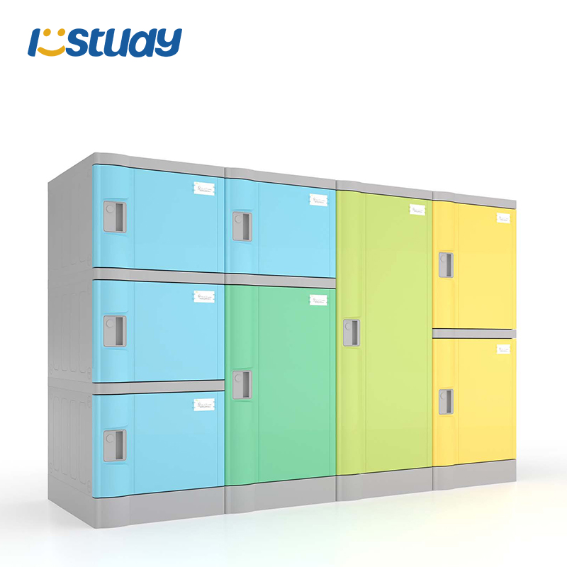 Шафки для сумок шкільного учня