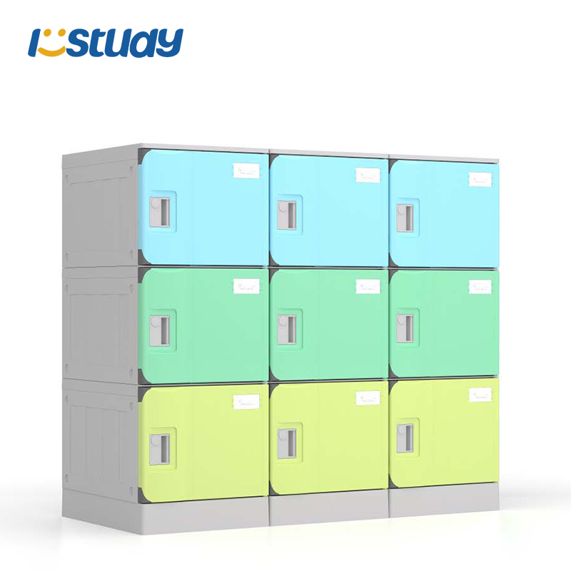 Шафки для сумок шкільного учня