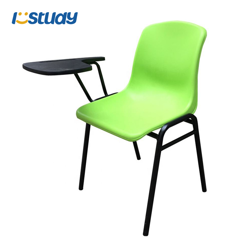 крісло для тренувань у класі з планшетом