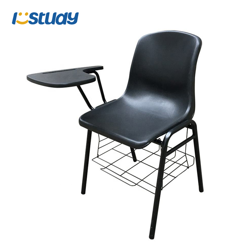 крісло для тренувань у класі з планшетом