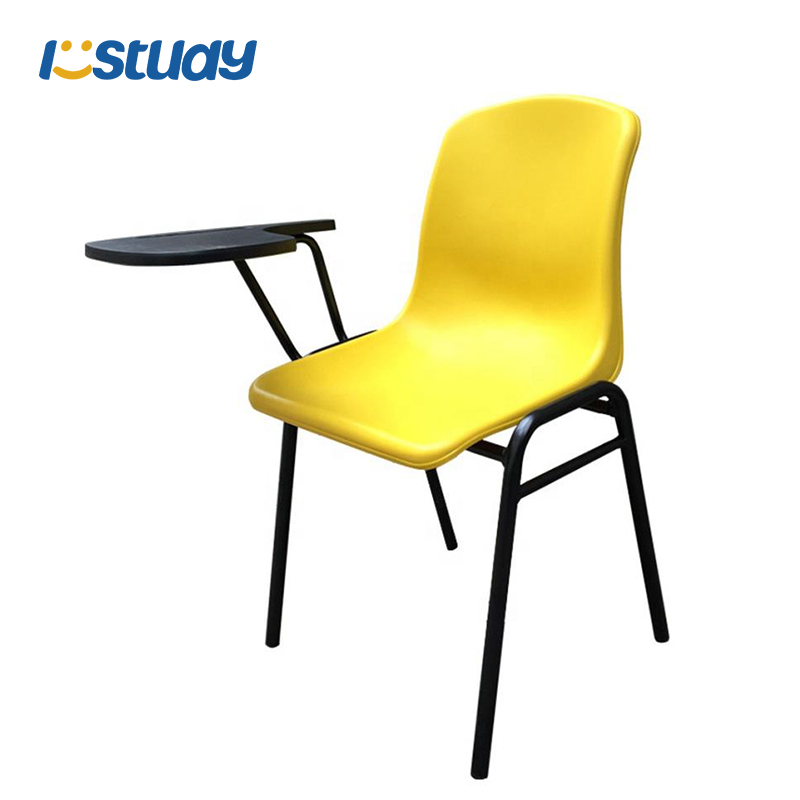 крісло для тренувань у класі з планшетом