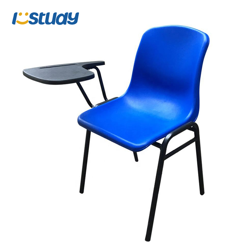 крісло для тренувань у класі з планшетом