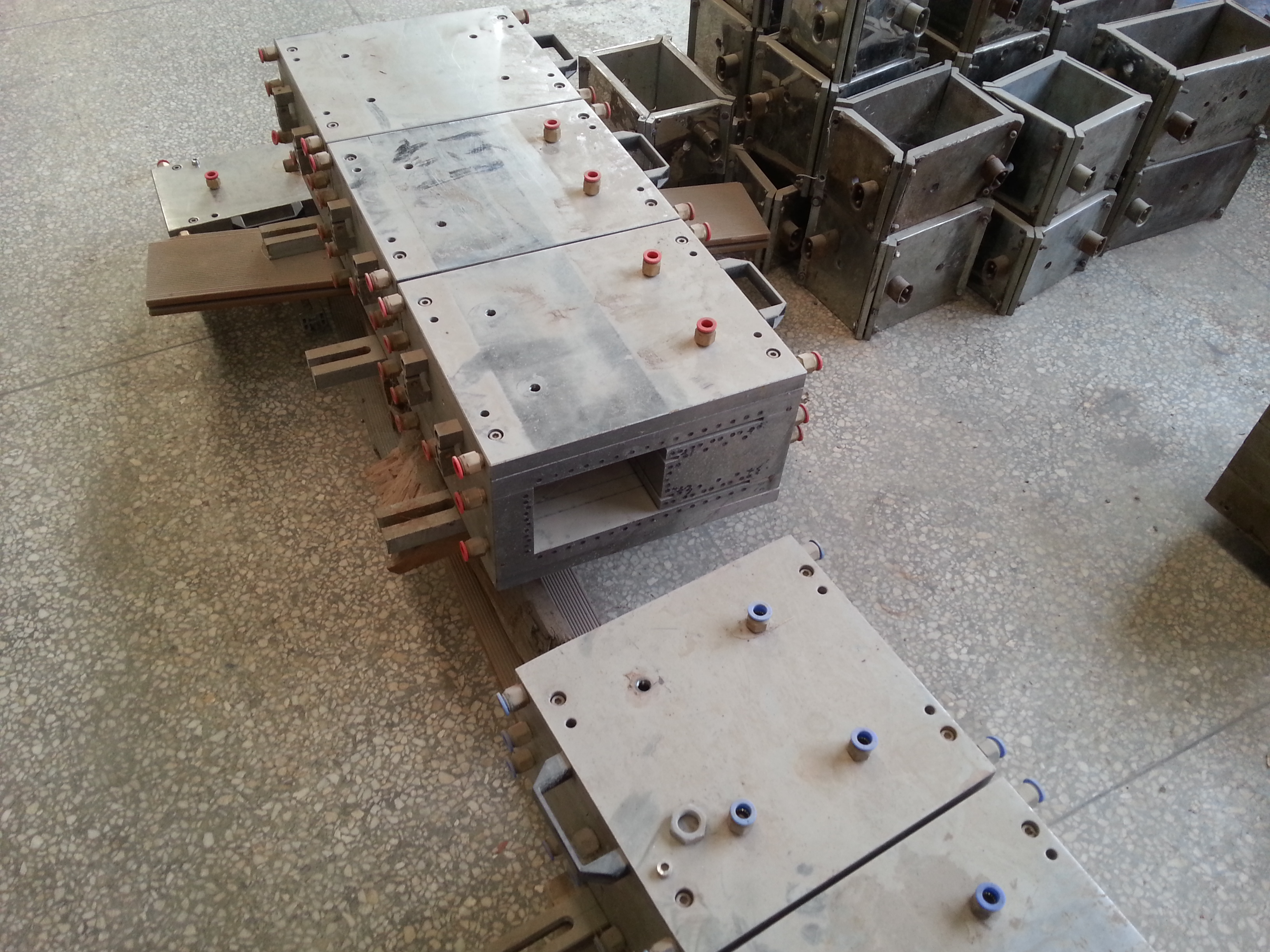 PVC Wood Plastic Low Foaming Floor Slot Extrusion Mould