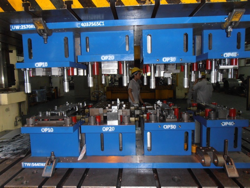 Multi-stations Transmission Die