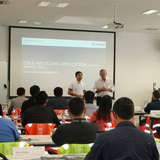 Broaden international horizons regularly organize lectures by foreign experts