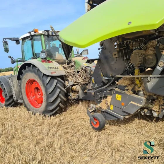 गांठों को बेलर सुतली या बेल नेट रैप से बांधना चाहिए