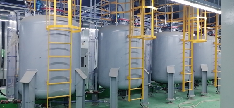 Chemische opslagtanks