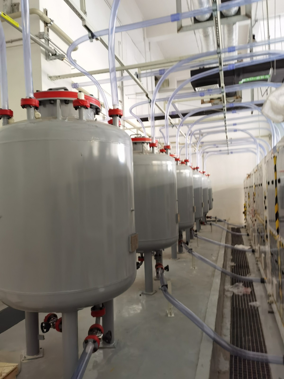 Semiconductor storage tank