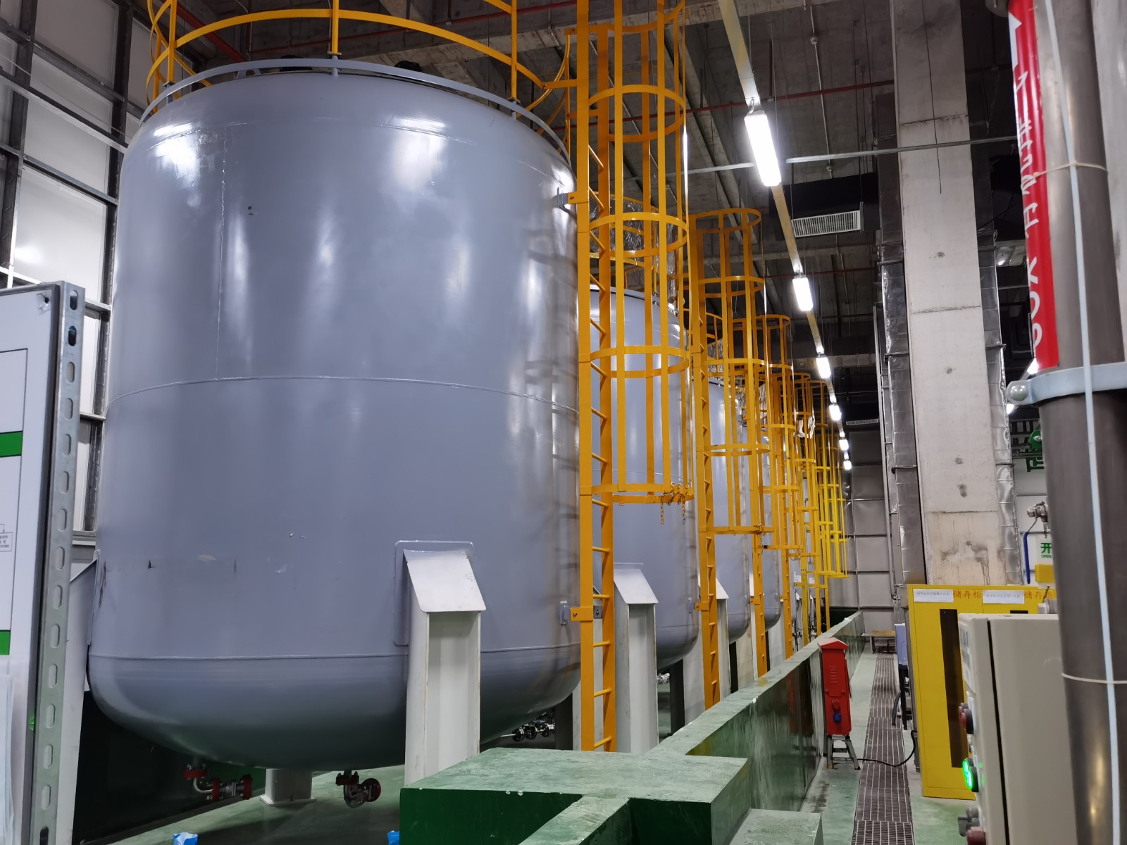 PTFE lined storage tank