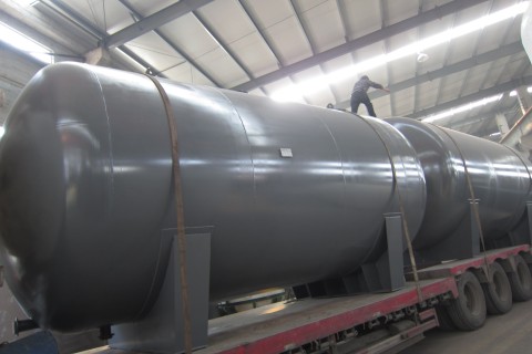 Discussion sur les méthodes de connexion d'entrée et de sortie des réservoirs de stockage en PTFE revêtus d'acier