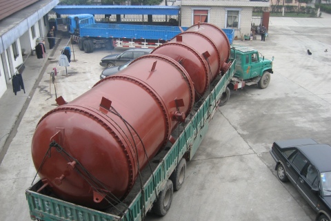 How to prevent oil leakage from PE storage tanks