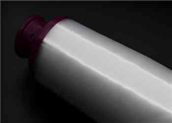 二酸化ケイ素と天然石英結晶から作られた石英繊維