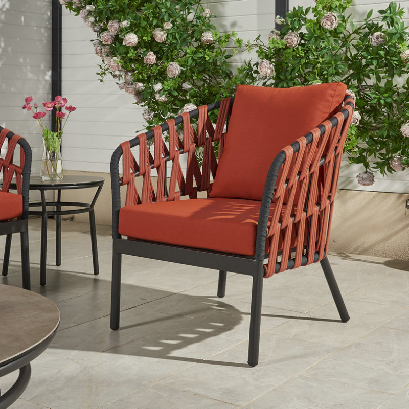 Красный цвет веревочного сада на открытом воздухе диван-мебель