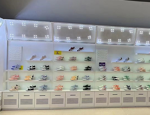 retail shoe displays