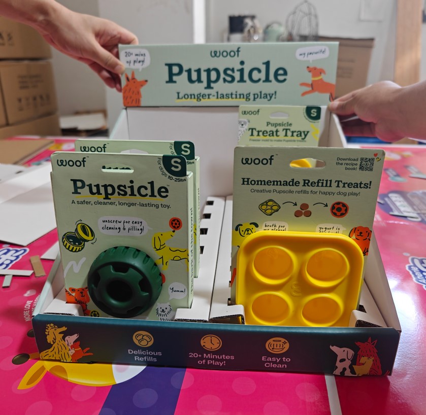 Présentoir de comptoir en carton Woof