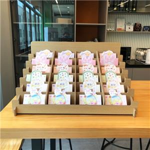 ¿Cuál es la mejor manera de exhibir una baraja de cartas en tiendas minoristas? Una guía práctica para exhibir mostradores de madera.