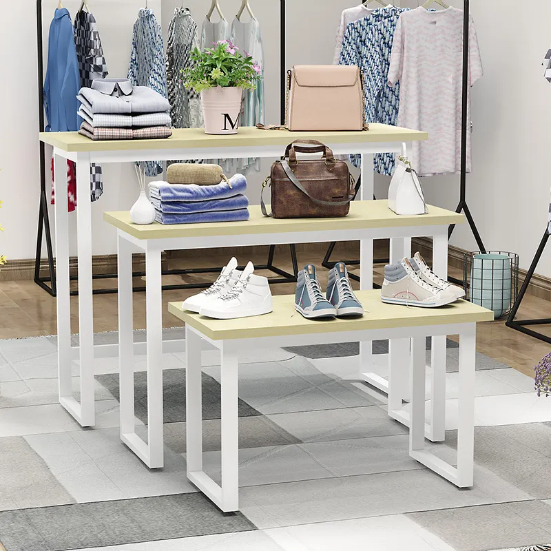 what is the difference between metal and wooden display tables