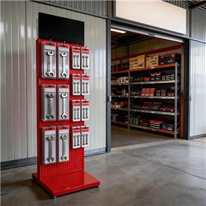 工場出荷時の赤い金属製ペグボードフックディスプレイラック、カスタムロゴ入りレンチツールディスプレイラック