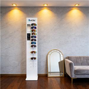 ¿Aspecto barato? ¿Pueden los expositores de gafas de acrílico de una sola cara superar a la madera?