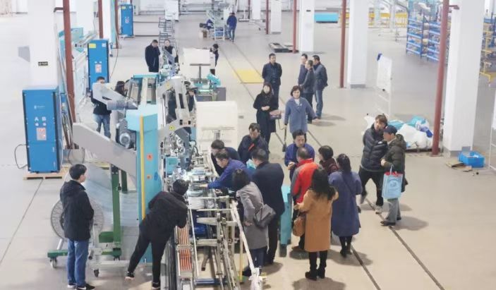 Expert Representatives Visiting the Weaving Annual Meeting