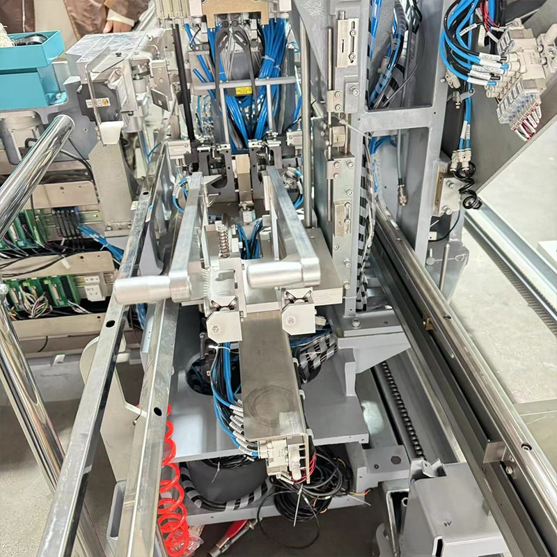 Automatic drawing-in machine