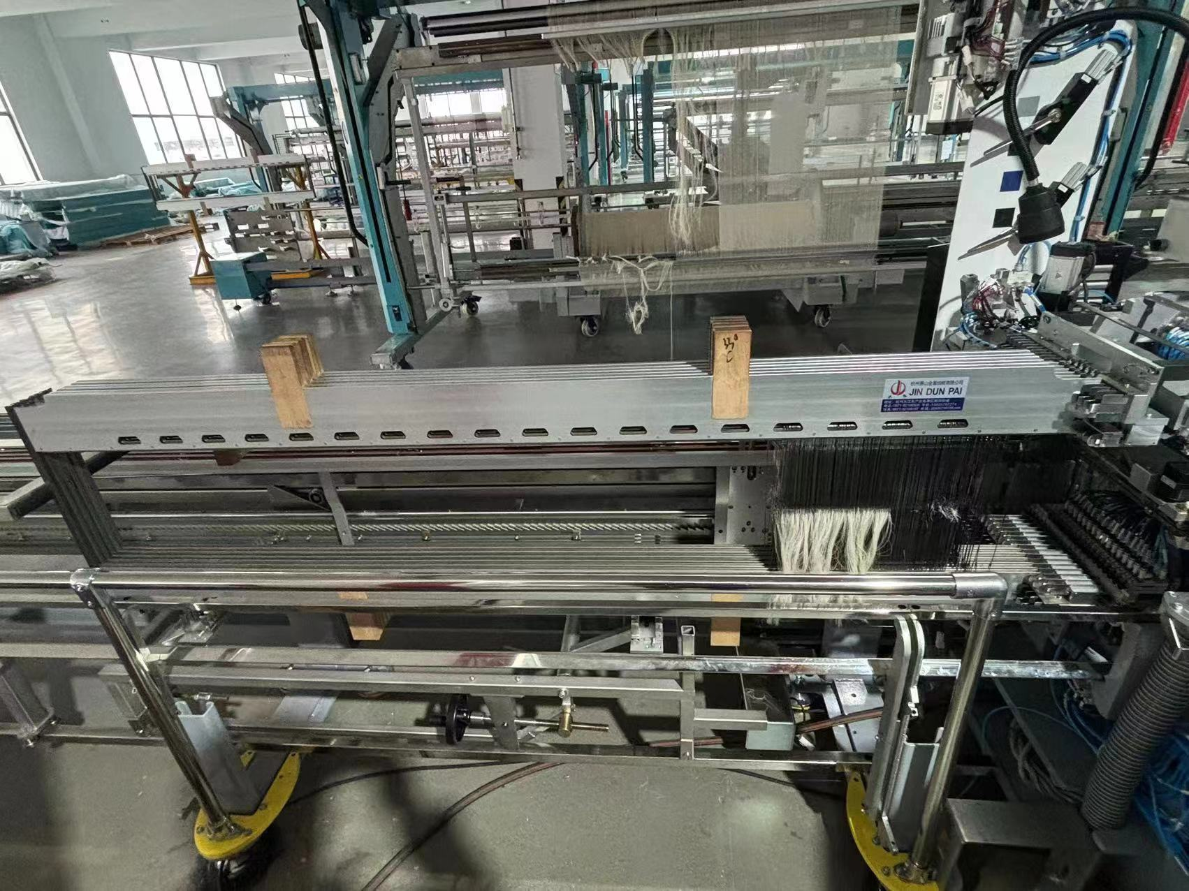 Automatic drawing-in machine