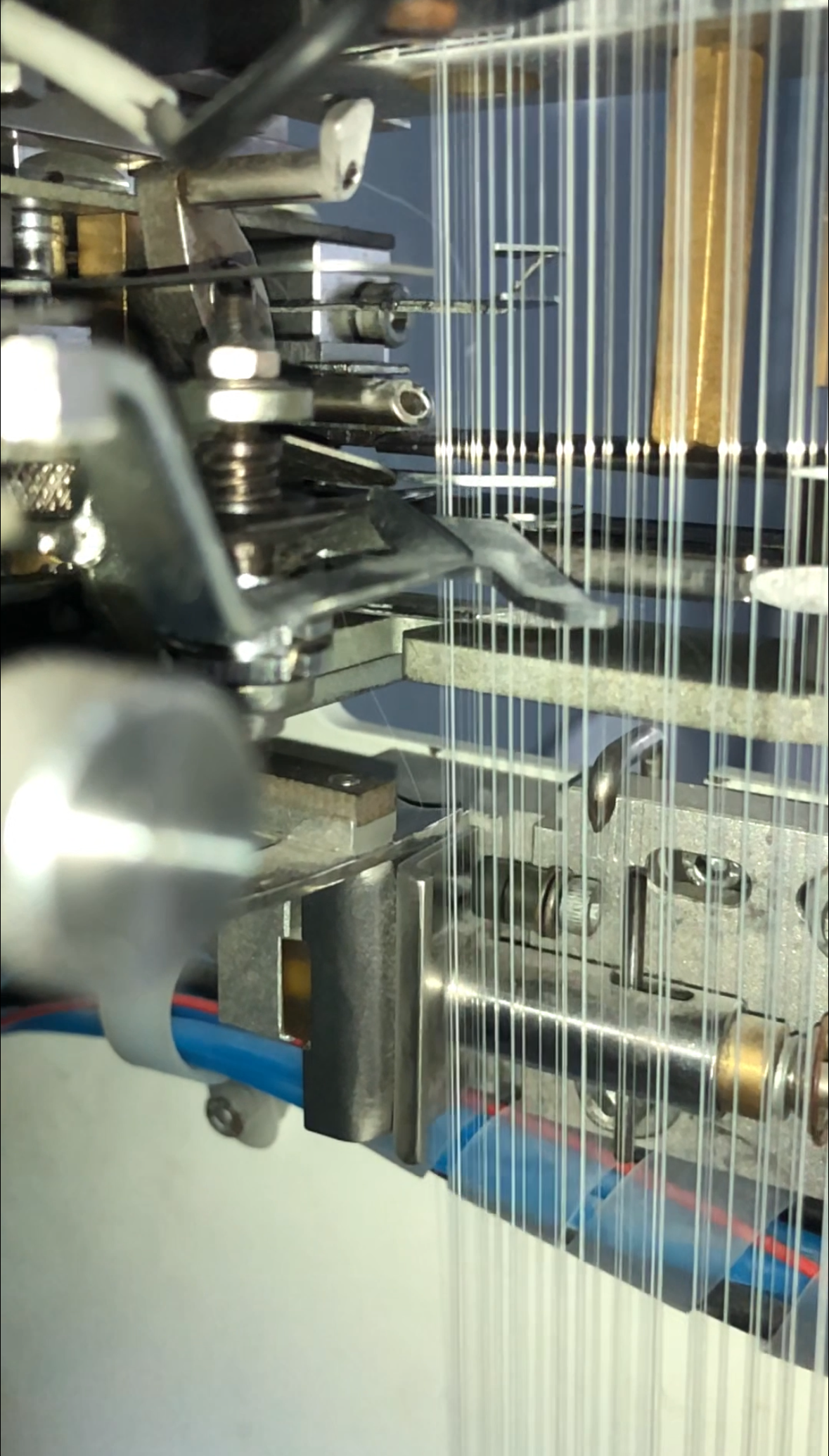 yarn driving machine