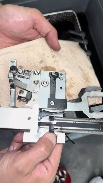 Automatic warp drawing machine