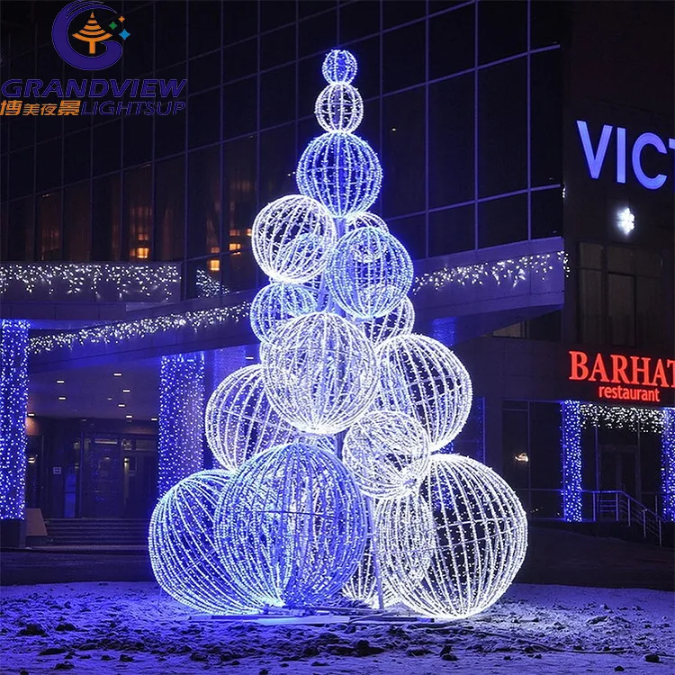 Cây thông Noel xoắn ốc có khung kim loại lớn ngoài trời