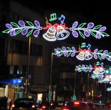 Lampione stradale di Natale con decorazione a croce a motivi 2D a LED commerciale