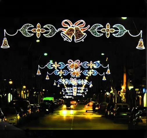 Decorazione stradale natalizia a LED con motivi 2D a croce