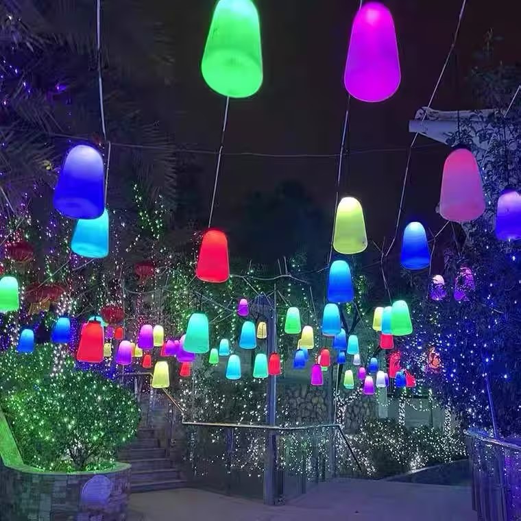 Luce magica per la decorazione del festival sospeso