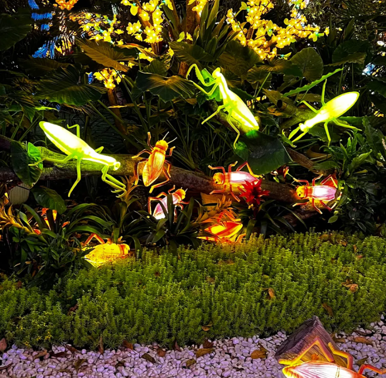 LED giant mantis garden light