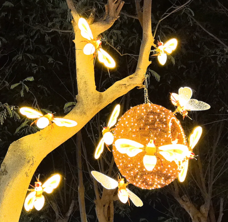 Lámpara LED con motivo de abeja en forma de panal en 3D