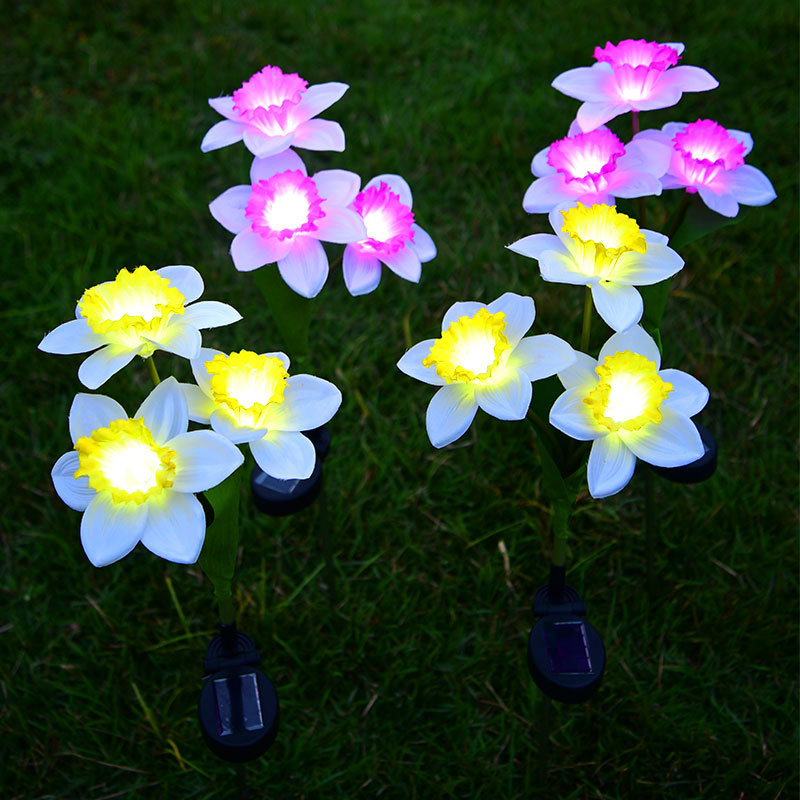 Lámpara de jardín con forma de narciso que funciona con energía solar