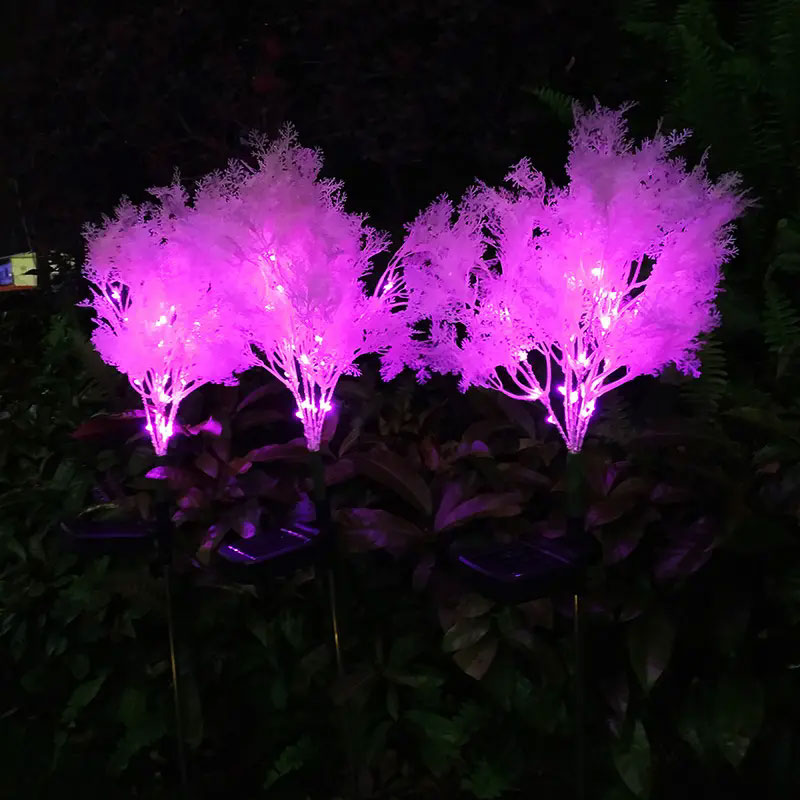 Luci solari con foglie di cipresso per la decorazione del giardino