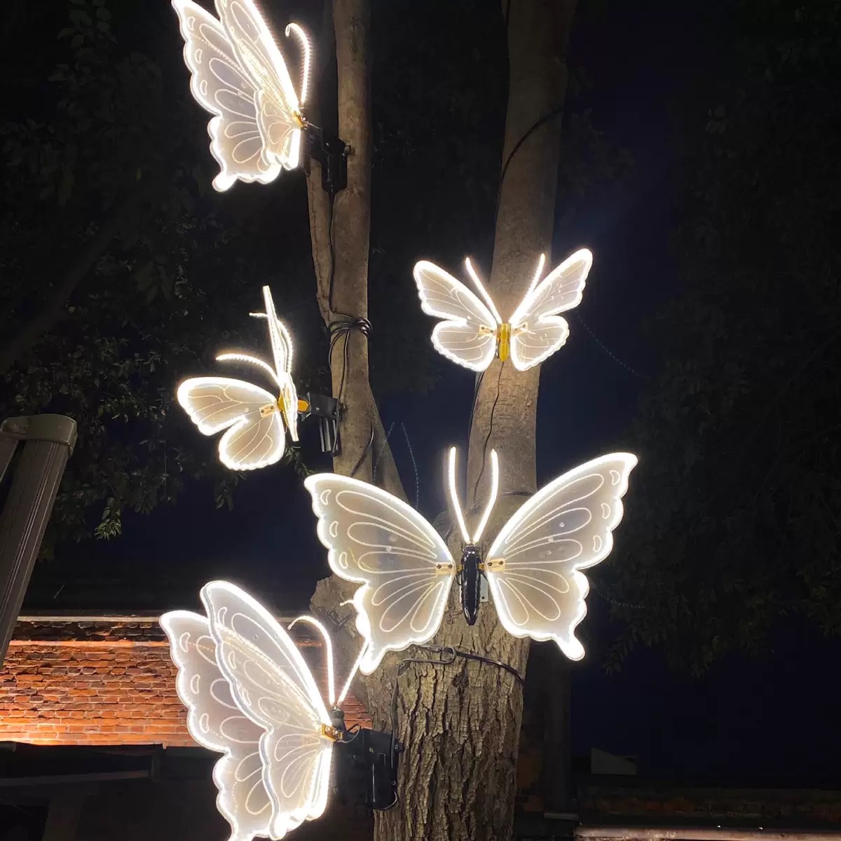 Dynamische vlinderlamp voor buitenboomdecoratie