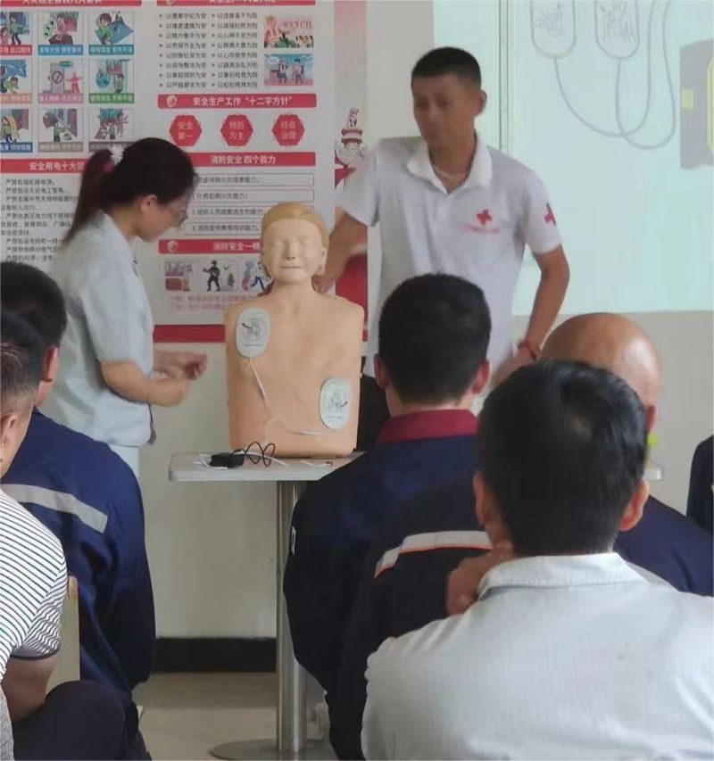 Carry out first aid knowledge and skills training