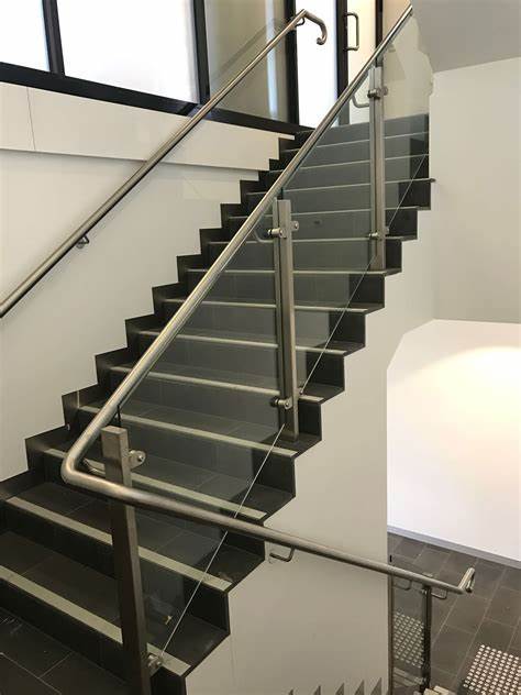 جودة عالية الفولاذ المقاوم للصدأ الألومنيوم النتوء سلامة درابزين الدرج الزجاجي